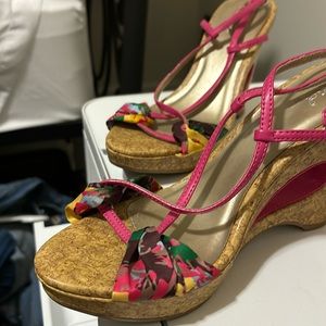 QUPID pass through sole strappy sandals.  PINK FLORAL cork 3.5 inch heels 6.5.